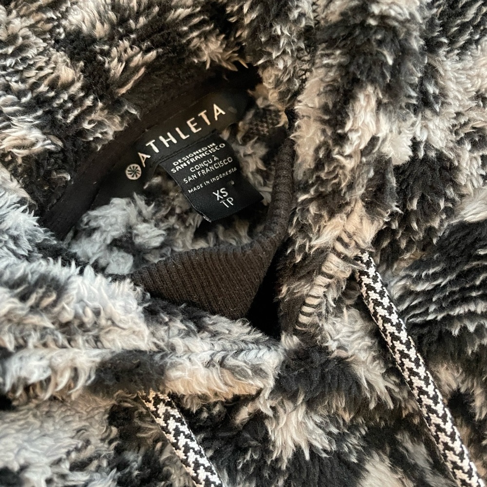 Athleta Tugga Sherpa Fuzzy Black White Gray Long Sleeve Hoodie Pullover Size XS - Picture 12 of 15